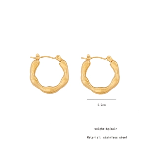Detail view of gold wavy stainless steel earrings with dimensions of 2.2 cm and 6g weight