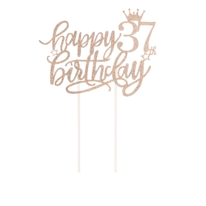 Nahaufnahme der roségoldenen Tortendeko zum 37. Geburtstag mit Krone und Sternen
