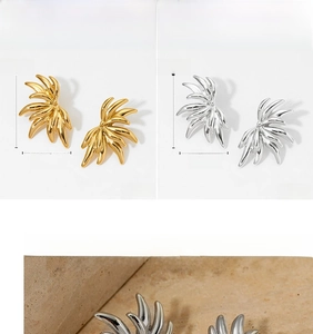 Detailed spec sheet of PVD gold and silver wing earrings in 24mm and 40mm sizes