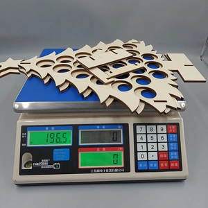 Detailed view of DIY wooden Christmas tree wine rack showing light weight of 196.5 grams
