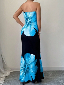 Elegante abito lungo senza spalline nero con stampa floreale blu e vestibilità slim