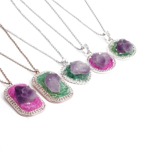 Set di collane con ametista grezza a forma di cuore e rettangolo con dettagli in diamanti