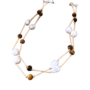 Collier avec œil de tigre, perles baroques et pendentif bambou au style vintage