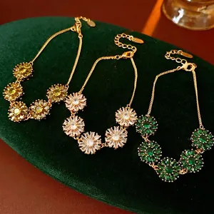 Vintage Flower Bracelet For Women Copper Cubic Zirconia Inlaid Luxury Exquisite Jewelry Daisy Shape Gold Plated Elegant