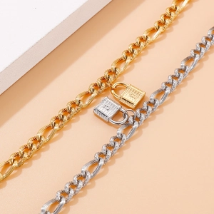 Bracelet chaîne en acier inoxydable avec pendentif cadenas en finitions or et argent