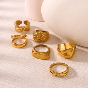 Set of six chunky 18K gold plated stainless steel rings with vintage hip-hop aesthetic
