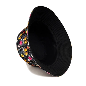 Bob tendance avec imprimé fleurs et bières colorées en style décontracté noir
