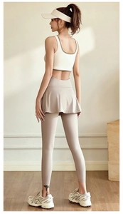 Detail of high-elastic back-view yoga bra and skirt leggings for fitness and tennis