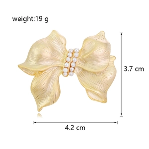 Elegant gold bow brooch with pearls, velvet texture finish, 4.2cm x 3.7cm size