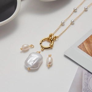 Golden DIY necklace with interchangeable Baroque pearl pendants and elegant accessories