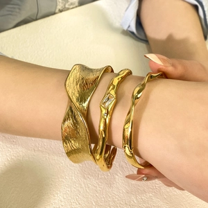 Stainless Steel Cuff Bangle 18K Gold Plated Irregular Hammered Wave Texture Zirconia Open Bracelet For Women Waterproof