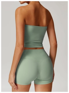 Vue arrière du short sans couture taille haute avec couture en V pour un effet sculptant