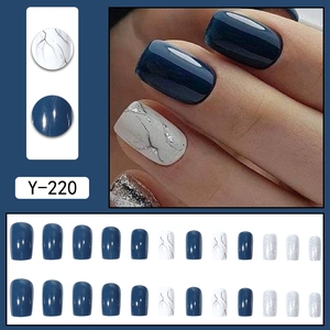 Kit unghie finte quadrate blu marmorizzato e glitter argento con finitura lucida chic