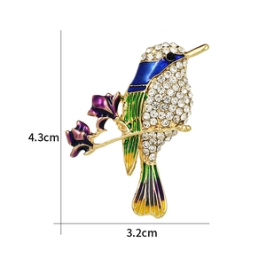 Detailed hummingbird brooch size display showing 4.3cm height and 3.2cm width