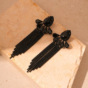 Détails de boucles d'oreilles à pompons en strass noirs sur base en pierre naturelle