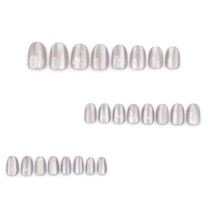 Faux ongles œil de chat élégants en gris perle avec motifs de nœuds délicats