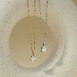 Minimalist stainless steel teardrop pendant necklace with zircon in gold and silver finish