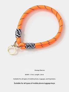 Nahaufnahme von orangefarbenem Polyester-Lanyard mit 1,7cm Breite und goldenem Metallring