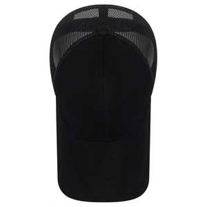 Klassische schwarze Mesh-Baseballkappe mit Sonnenschutz und atmungsaktivem, gebogenem Schirm