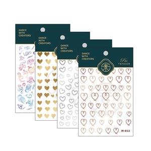 Autocollants nail art dorés cœur et fleurs avec finition métallique en relief
