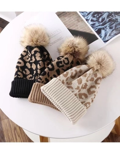Detailed knit texture and leopard pattern pom-pom beanies in black, brown and beige colors