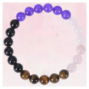 Dettaglio del bracciale con tormalina nera, quarzo rosa, ametista e occhio di tigre