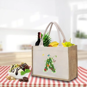 Leinen-Canvas-Tragetasche mit floralem A-Print auf Küchentisch mit Lebensmitteln