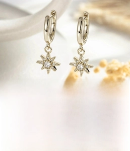 Détail de boucles d'oreilles tournesol or café avec tige 0.9mm et diamètre 8mm