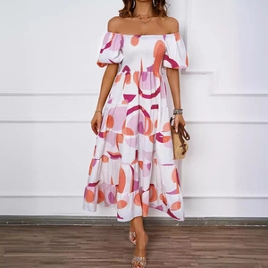 Abito lungo stile boho con spalle scoperte, corpino a nido d'ape e maniche a sbuffo
