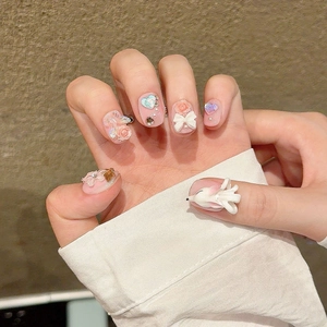 Faux ongles faits main roses avec roses 3D, nœuds et cygne pour un style sucré