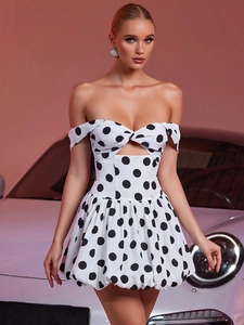 Vestito Mini Senza Spalline A Pois Spalle Scoperte Cutout Torsione Orlo A Palloncino Poliestere Spandex Vacanza Sexy