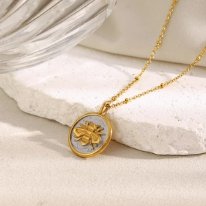 Collier Pendentif Pièce Abeille Acier Inoxydable Plaqué Or 18K Vintage Médaillon Rond Relief Chaîne À Billes Pour Femmes