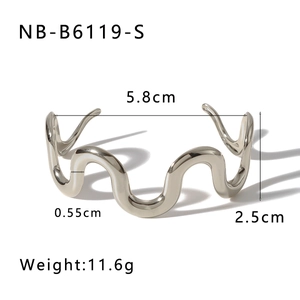 Detailed specs of wave-shaped steel cuff with 5.8cm inner diameter and 2.5cm width