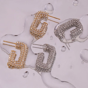Macro di orecchini rettangolari in oro 18K e argento con pavé di zirconi scintillanti