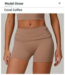 Détail du short de yoga taille haute café corail avec coupe élastique sculptante