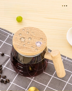 Detail of 400ml automatic self-stirring coffee mug with IP67 waterproof wooden handle