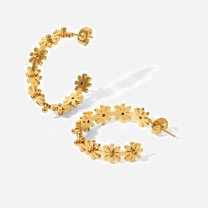 French Vintage Gold Daisy Flower Hoop Earrings For Women Stainless Steel Elegant C-Shaped Floral Stud Earrings Jewelry Gift