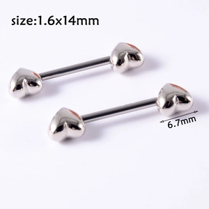 Détail macro d'anneaux de mamelon coeur argent avec spécifications de taille 1,6x14mm