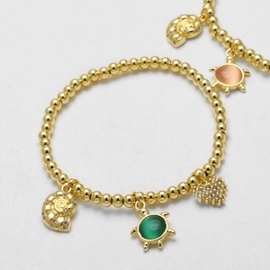 Goldenes Perlenarmband mit Zirkonherz, Muschel und grünem Edelstein Schildkröten Anhänger
