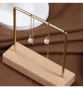 Detail of S925 sterling silver gold plated box chain earrings with natural freshwater pearls