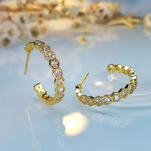 18K Gold Plated Honeycomb Hexagon Hoop Earrings For Women Exquisite Rhinestone Minimalist C-Shape Fashion Jewelry Ear Buckle