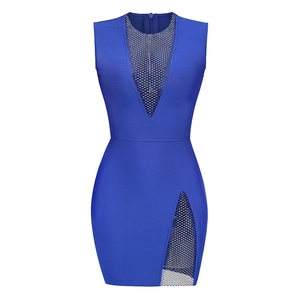Robe bandage bleu roi à col en V avec empiècement en mesh et détails en strass