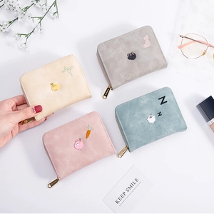Petit portefeuille en cuir PU pour femme en quatre couleurs macaron avec broderie mignonne