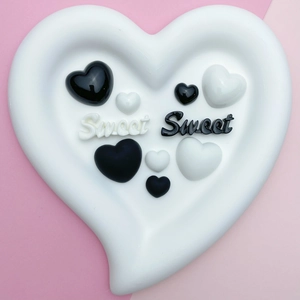 Sweet heart resin accessories in black and white for DIY hairpins and phone cases