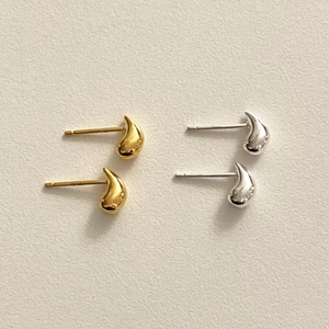 Minimalistische Wassertropfen-Ohrstecker aus 925 Sterling Silber in Gold und Silber