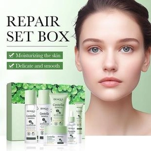 Gros plan du coffret de soin BIOAQUA Centella Asiatica avec nettoyant et crème réparatrice