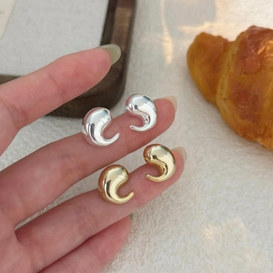 Minimalist 925 sterling silver water drop earrings in gold and silver mirror finishes