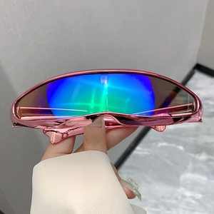Detail of pink futuristic shield sunglasses with iridescent polarized lenses and UV400 marking