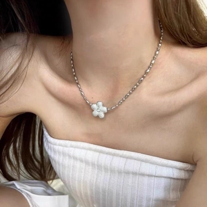 Flower Pendant Necklace Alloy White Enamel Rhinestone Silver Bead Chain Clavicle Simple Jewelry For Women
