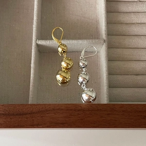 Minimalist S925 silver graduated triple ball drop earrings in gold and silver finish